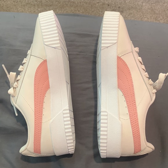 Cream pumas with pink stripe - US women’s 7 - worn once, in great condition - Picture 5 of 8